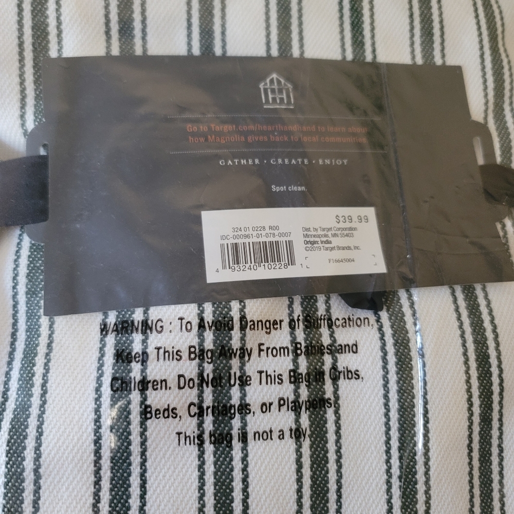H&H Striped Christmas Tree Skirt ๐ - Picture 4 of 10